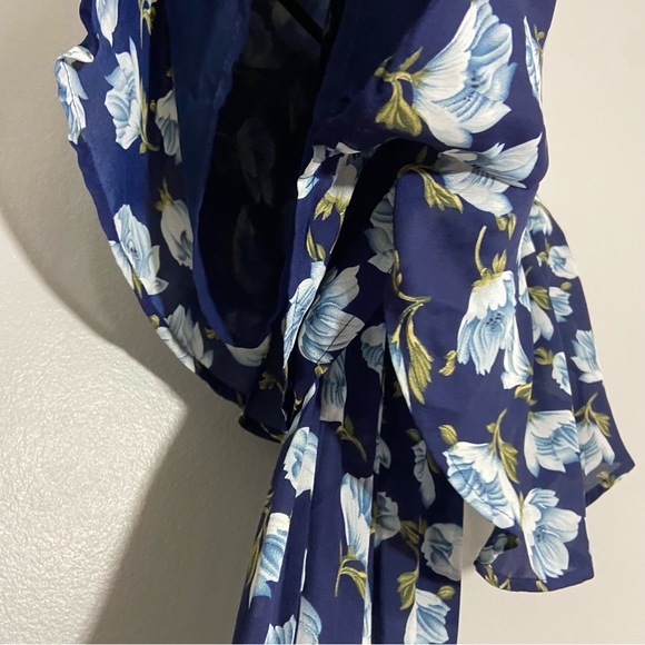 Lulu's Elated Energy Navy Blue Floral PrintConvertible Romper Size Small - Picture 12 of 13